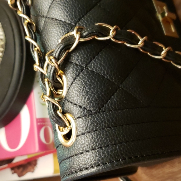 Quilted Messenger Flap Bag Medium - Picture 5 of 11